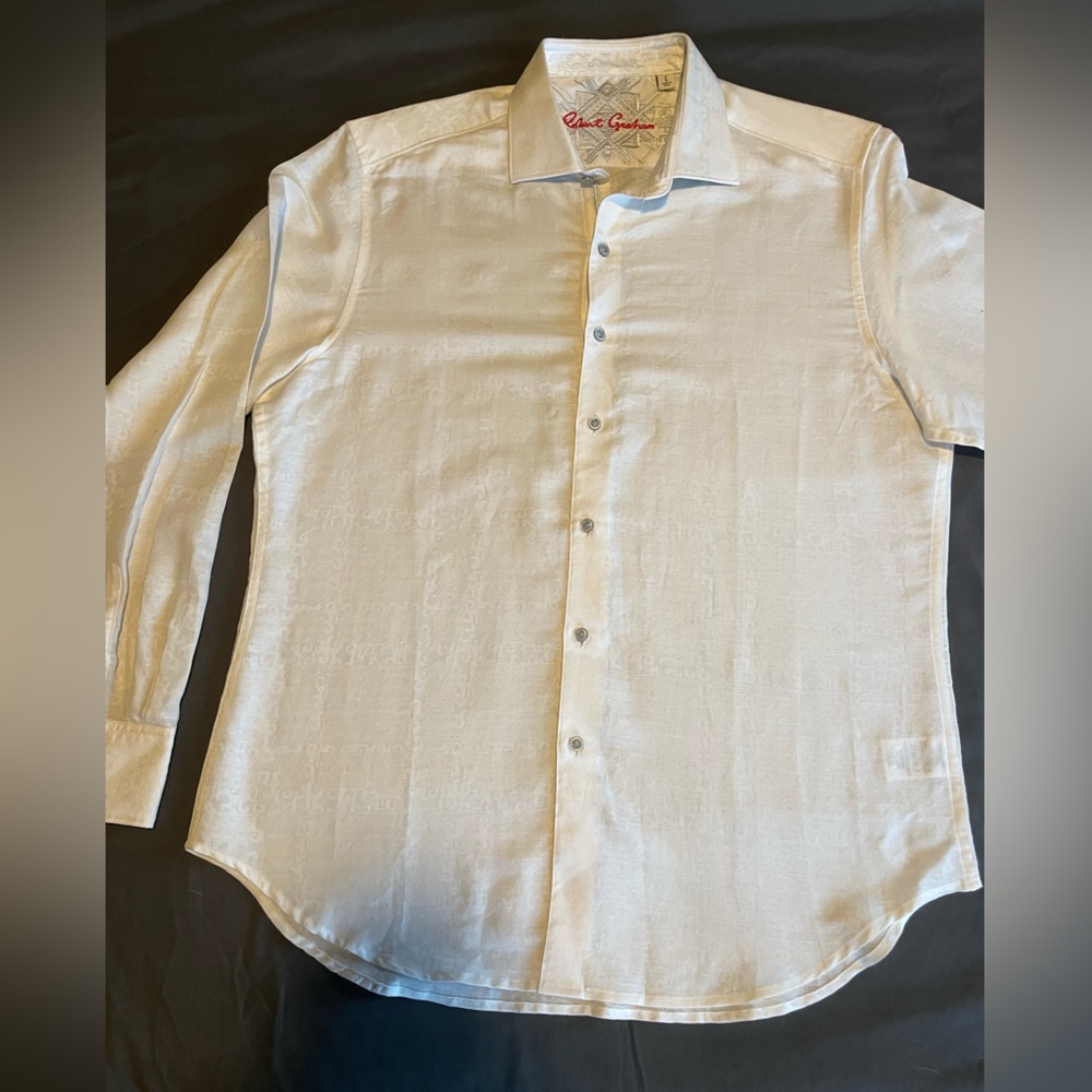 Men’s white textured dress shirt